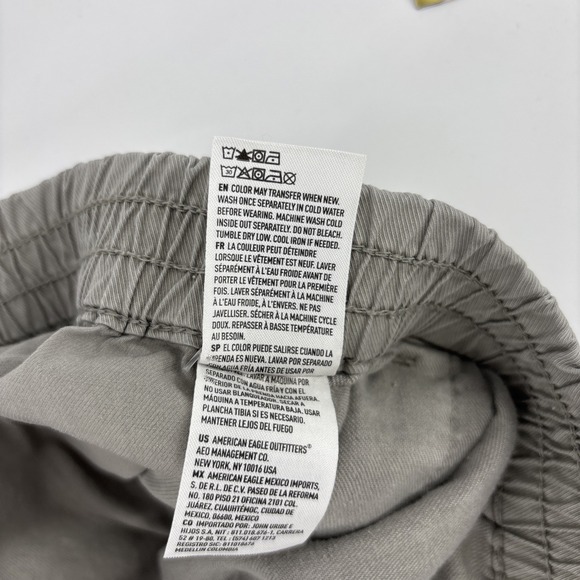 American Eagle 5.5" Flex Lived-In Trekker Shorts Men's S Gray Chino Everyday - Picture 5 of 7
